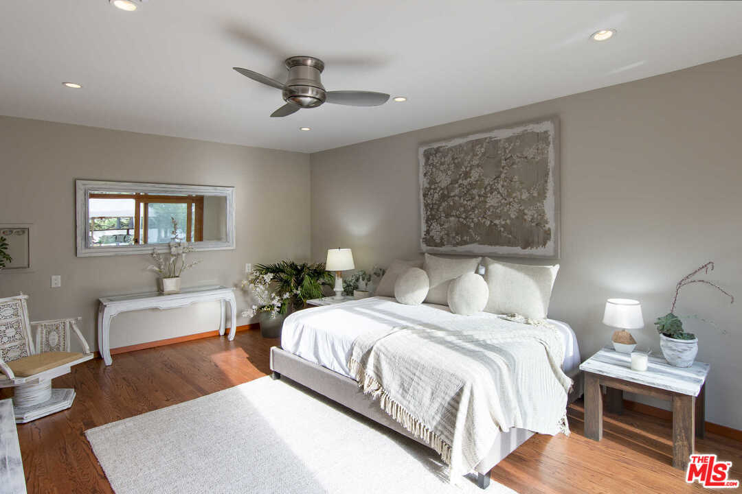 8027 Briar Summit Drive Los Angeles, CA 90046 - Photo 38 of 43 a bedroom with a bed and wooden floor