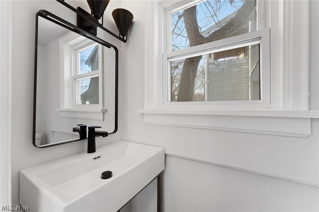 3406 Henderson Road Cleveland, OH 44112 - Photo 15 of 34