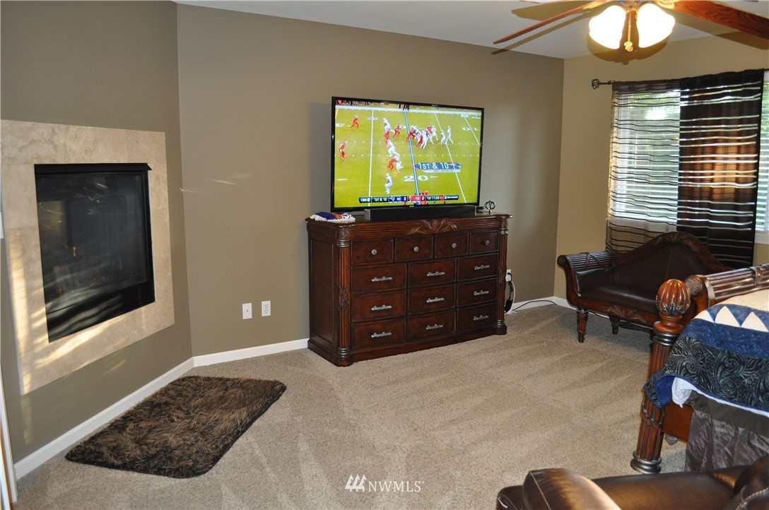 17127 164th Way Southeast Renton, WA 98058 - Photo 8 of 22 Gallery Image 8