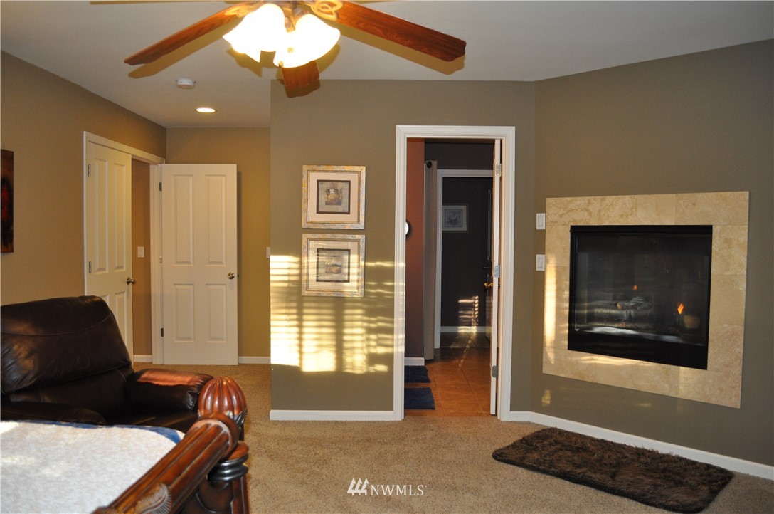17127 164th Way Southeast Renton, WA 98058 - Photo 9 of 22 Gallery Image 9