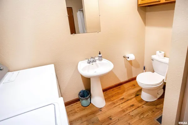 a view of an entryway with a floor to ceiling window in an empty room