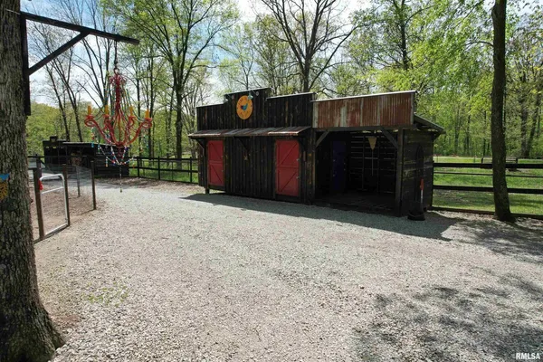 $325,000 | 4636 Kinoka Road, Alma, IL 62807