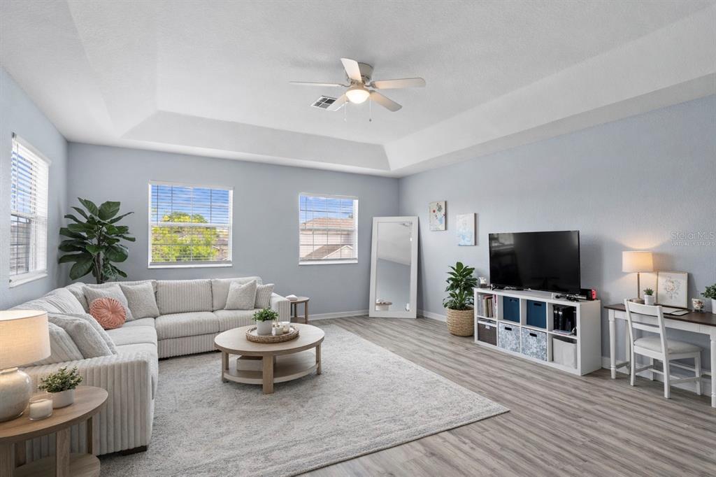 2264 Stone Cross Circle Orlando, FL 32828 - Photo 28 of 45 a living room with furniture and a flat screen tv