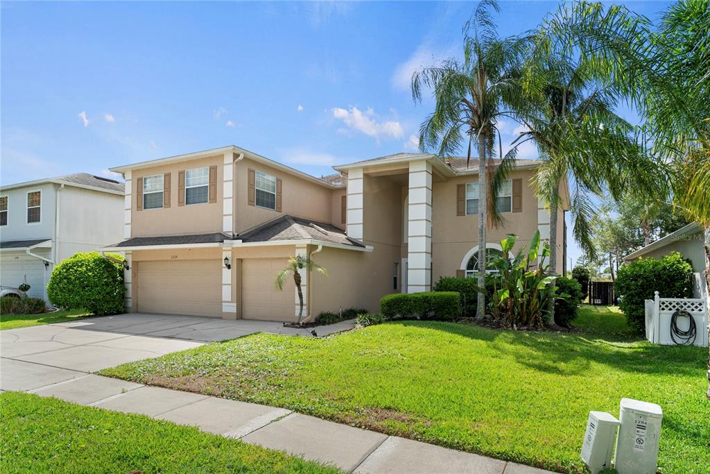 2264 Stone Cross Circle Orlando, FL 32828 - Photo 3 of 45 a front view of a house with garden