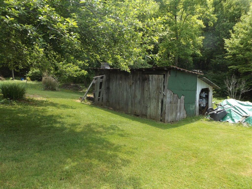 402 Dickerson Road, Unit 1 Willis, VA 24380 - Photo 21 of 31 Gallery Image 21