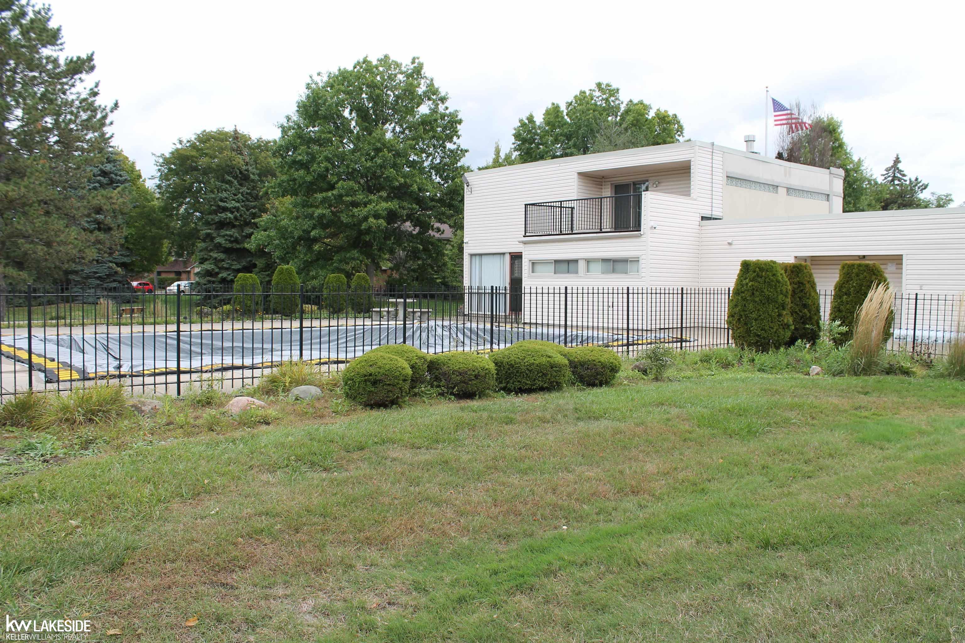 3974 Old Creek Road Troy, MI 48084 - Photo 32 of 32 50091748-42.JPG