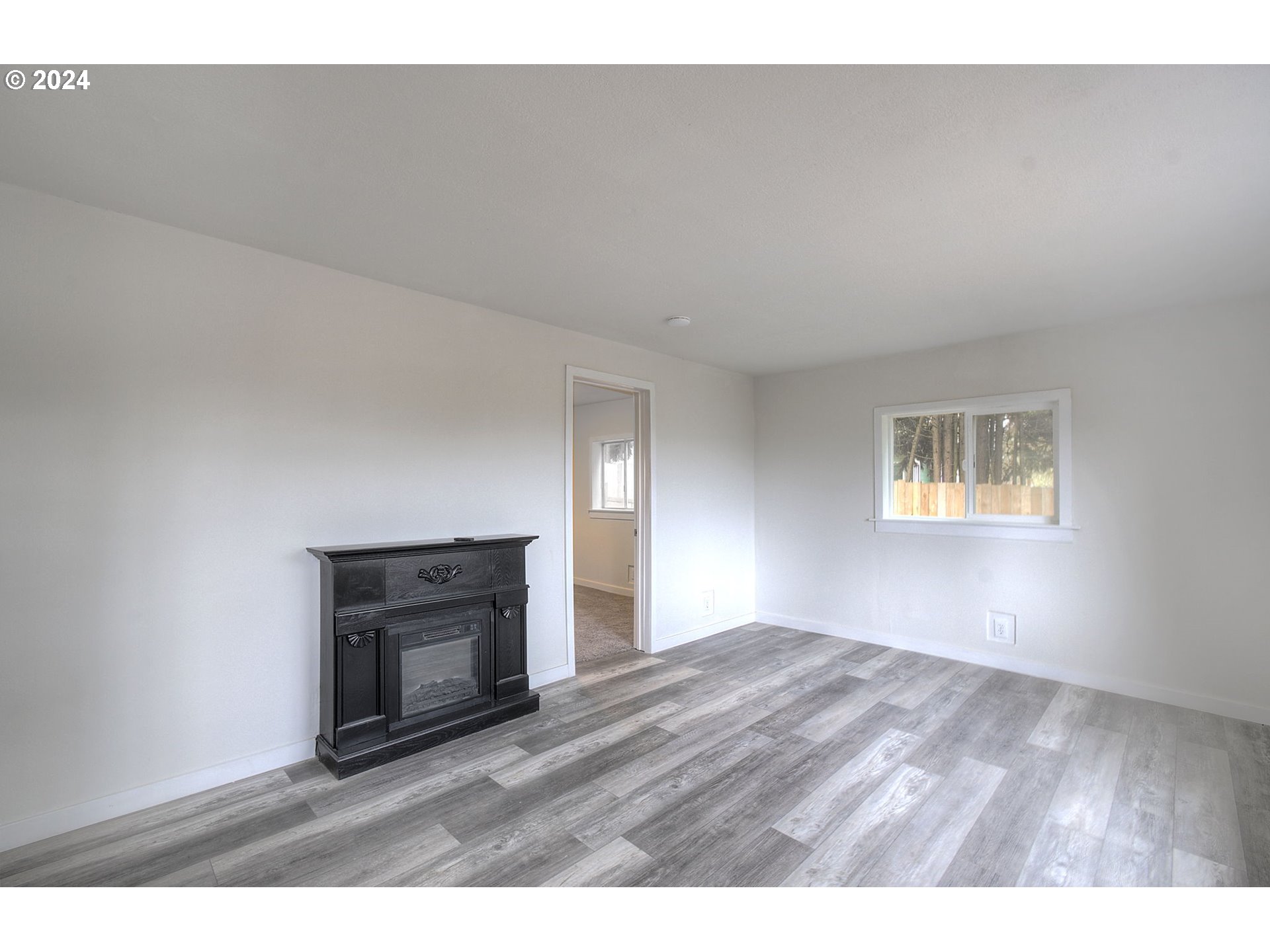 18878 Mallory Park Road Clatskanie, OR 97016 - Photo 10 of 28 Living Room