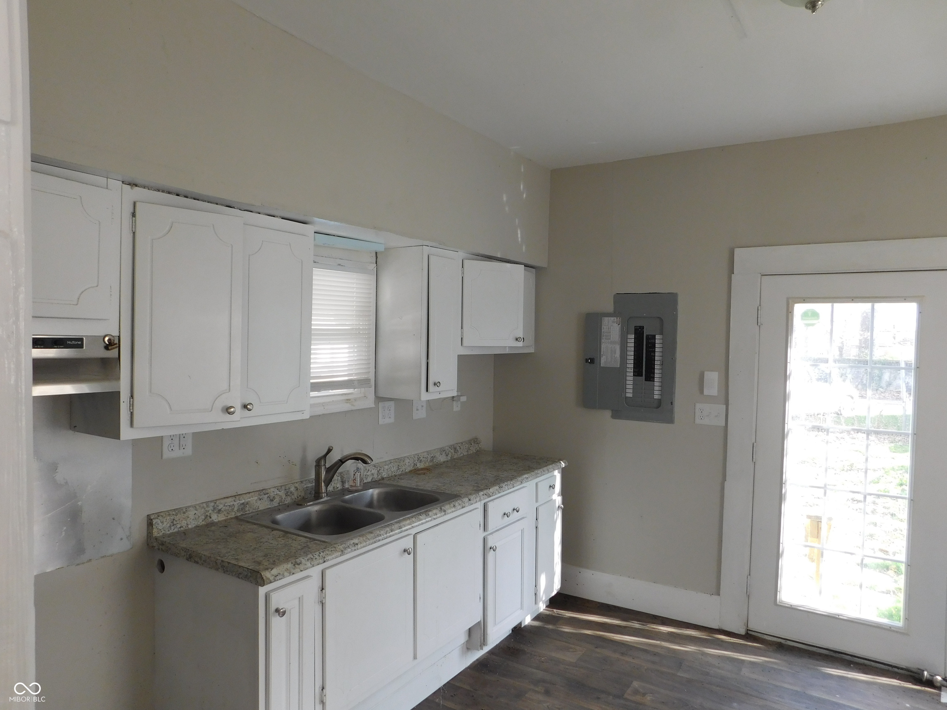 727 West 9th Street Anderson, IN 46016 - Photo 9 of 14