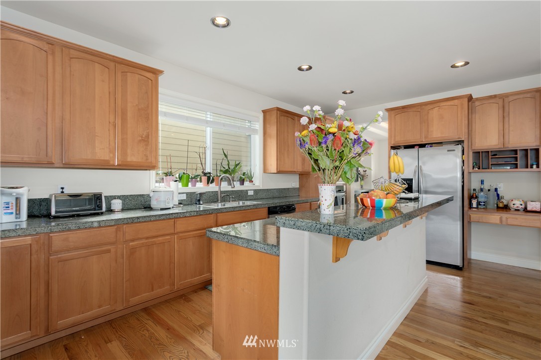 2015 Elma Place Northeast Renton, WA 98059 - Photo 12 of 25