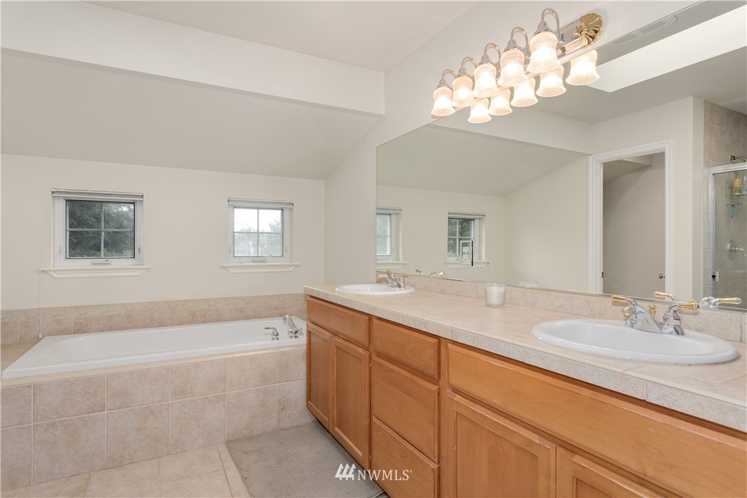 2015 Elma Place Northeast Renton, WA 98059 - Photo 14 of 25