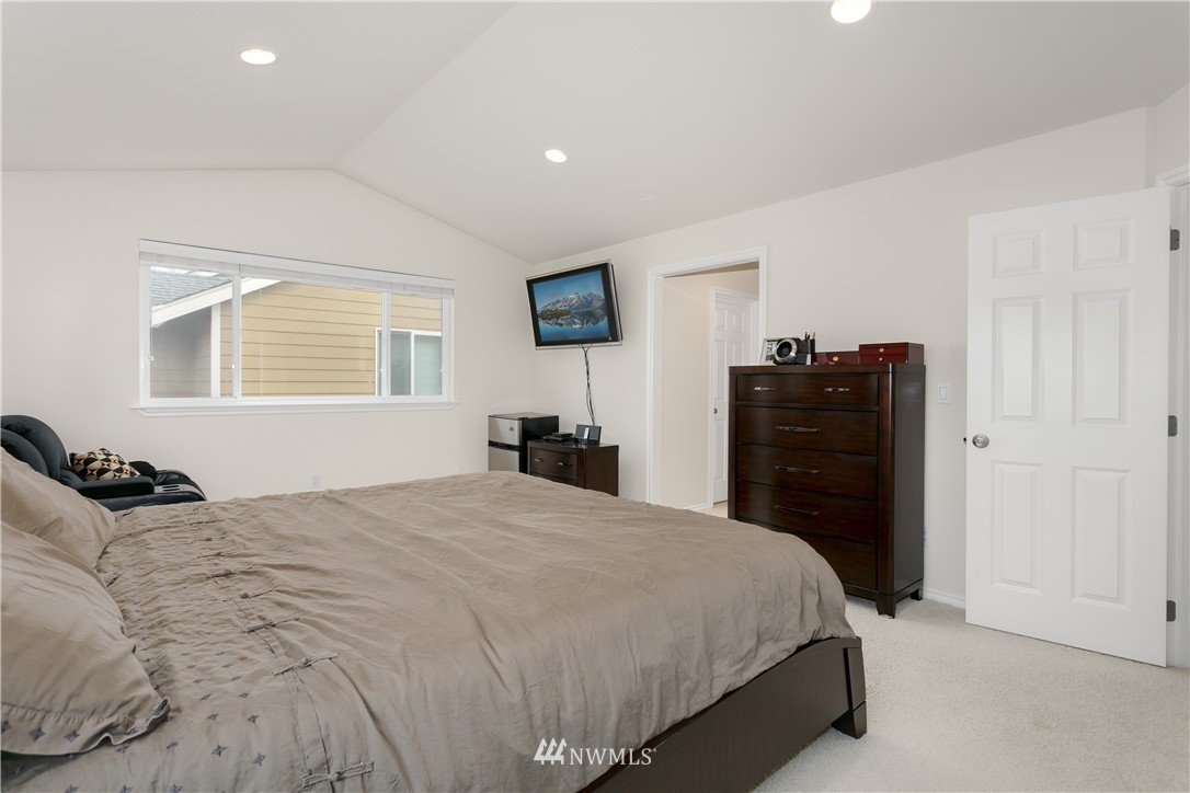2015 Elma Place Northeast Renton, WA 98059 - Photo 15 of 25