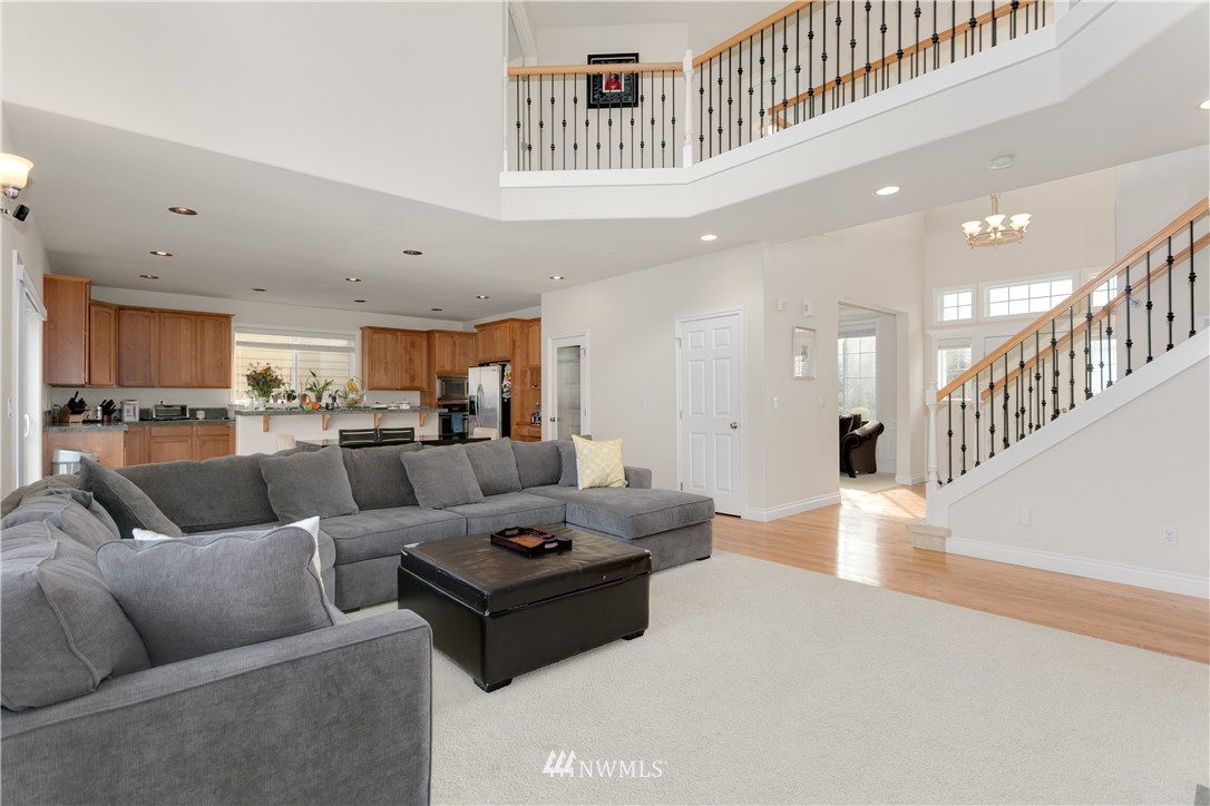 2015 Elma Place Northeast Renton, WA 98059 - Photo 5 of 25