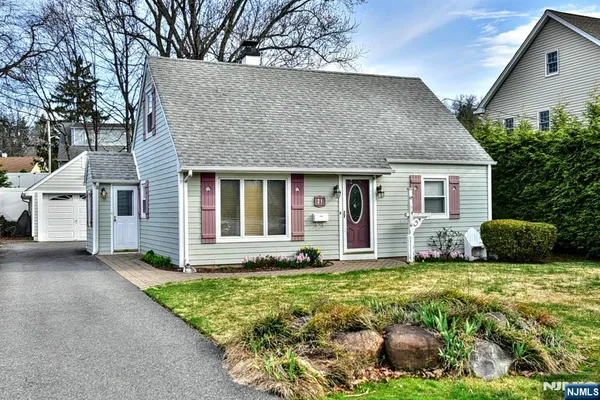 $535,000 | 21 Charles Terrace, Waldwick, NJ 07463