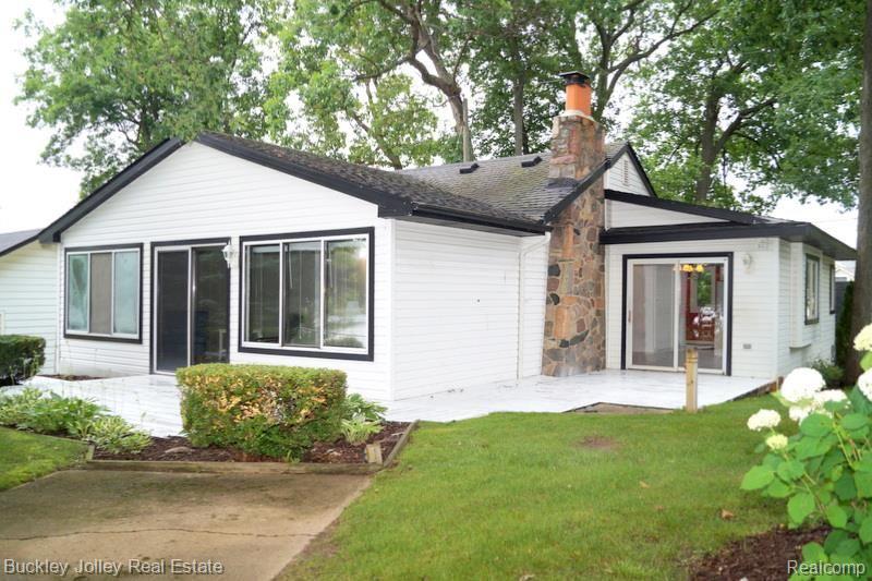 4400 Clifford Road Brighton, MI 48116 - Photo 2 of 22 1268 Sq. Ft.