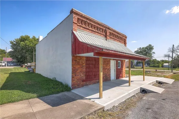 $139,900 | 117 South Main Street, Leeton, MO 64761