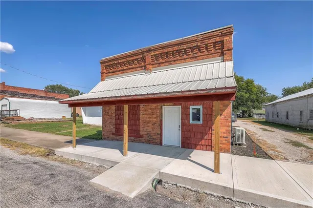 $139,900 | 117 South Main Street, Leeton, MO 64761