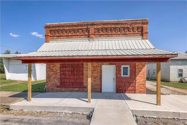 $139,900 | 117 South Main Street, Leeton, MO 64761