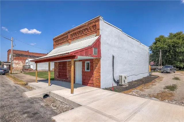 $139,900 | 117 South Main Street, Leeton, MO 64761