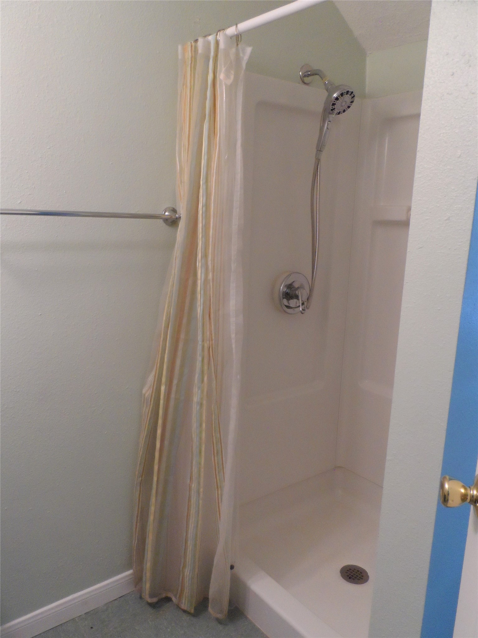 13545 Northshore Loop Conroe, TX 77304 - Photo 29 of 44 a bathroom with a shower