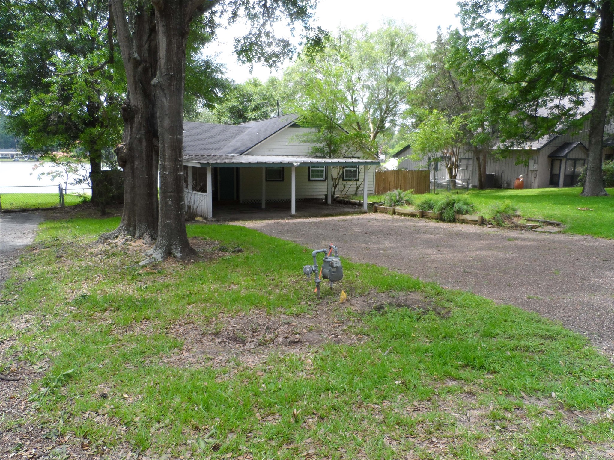 13545 Northshore Loop Conroe, TX 77304 - Photo 5 of 44 a front view of house with yard and green space
