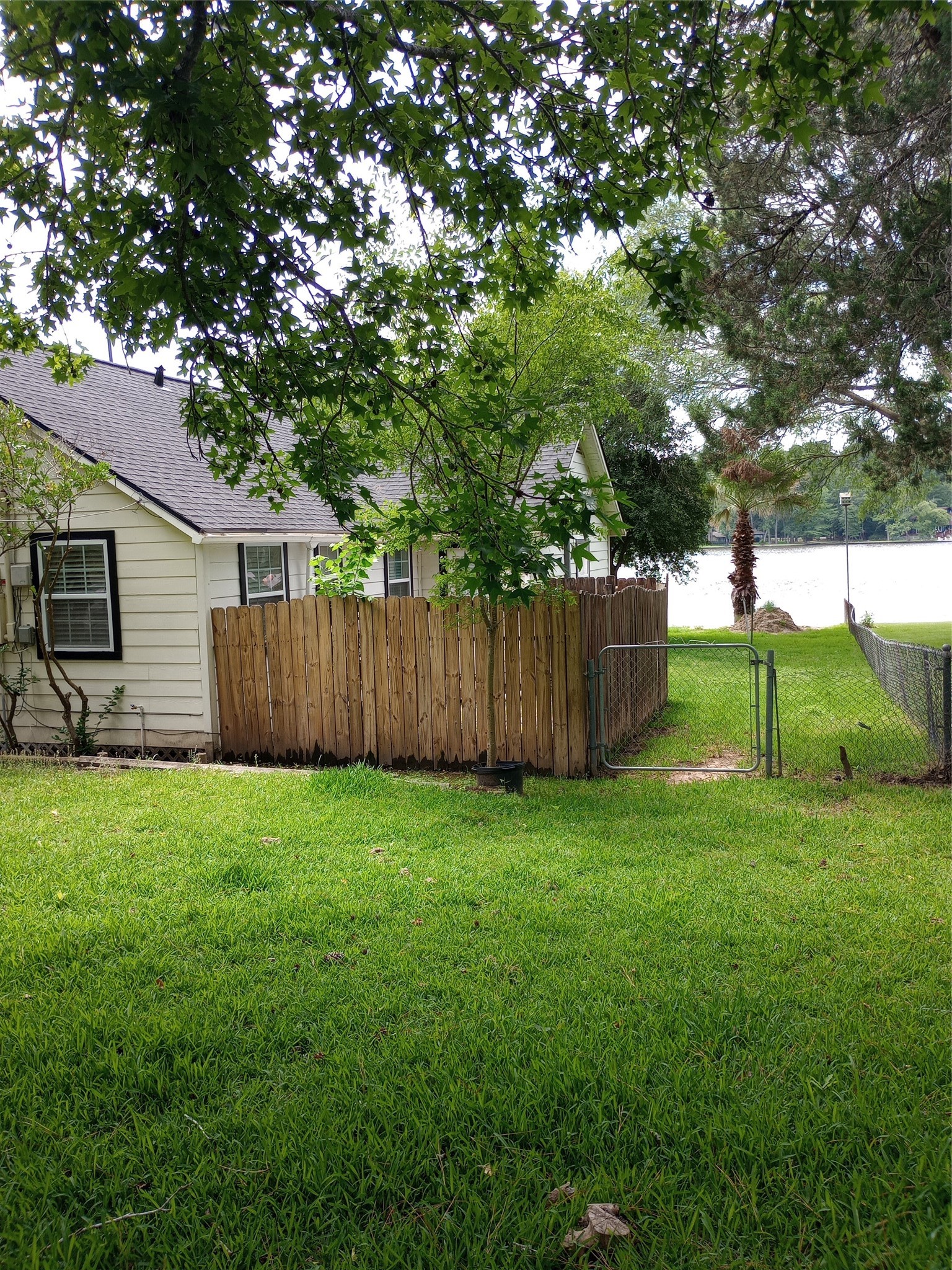 13545 Northshore Loop Conroe, TX 77304 - Photo 7 of 44 a view of a backyard with a garden