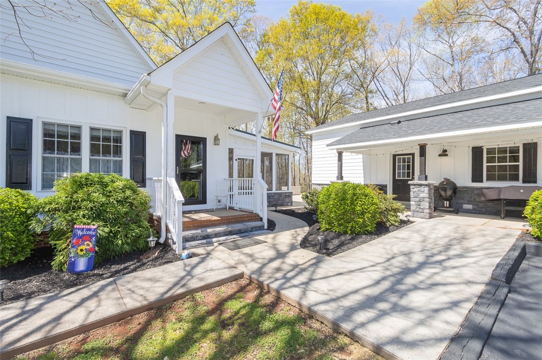 1413 Levis Smith Road Pendleton, SC 29670 - Photo 8 of 42