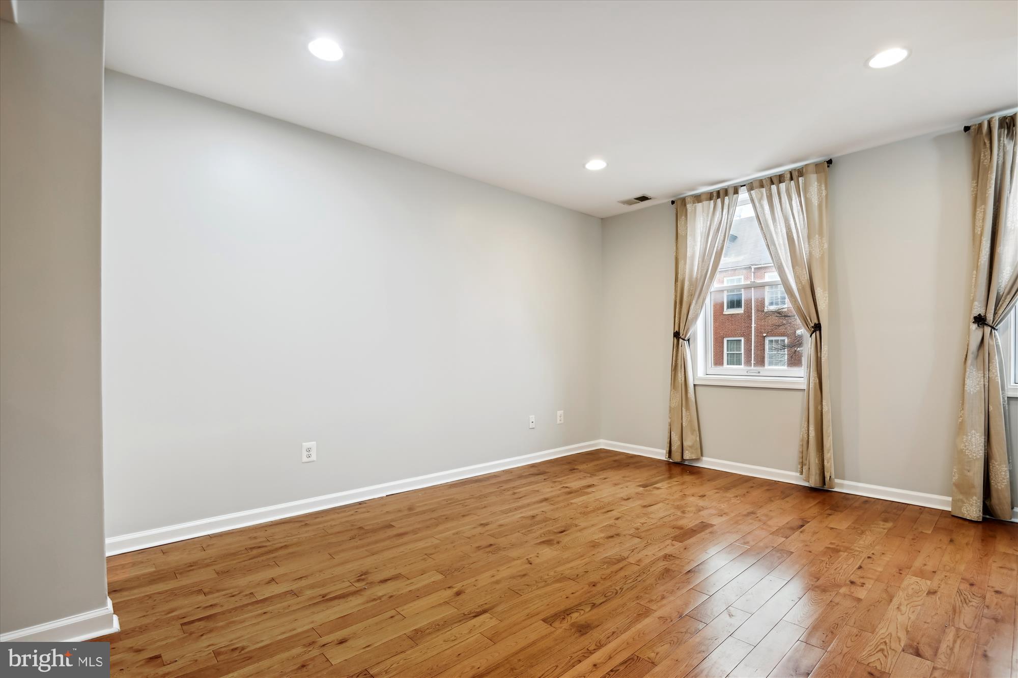 1909 Aliceanna Street, Unit A Baltimore, MD 21231 - Photo 10 of 35 Living Room
