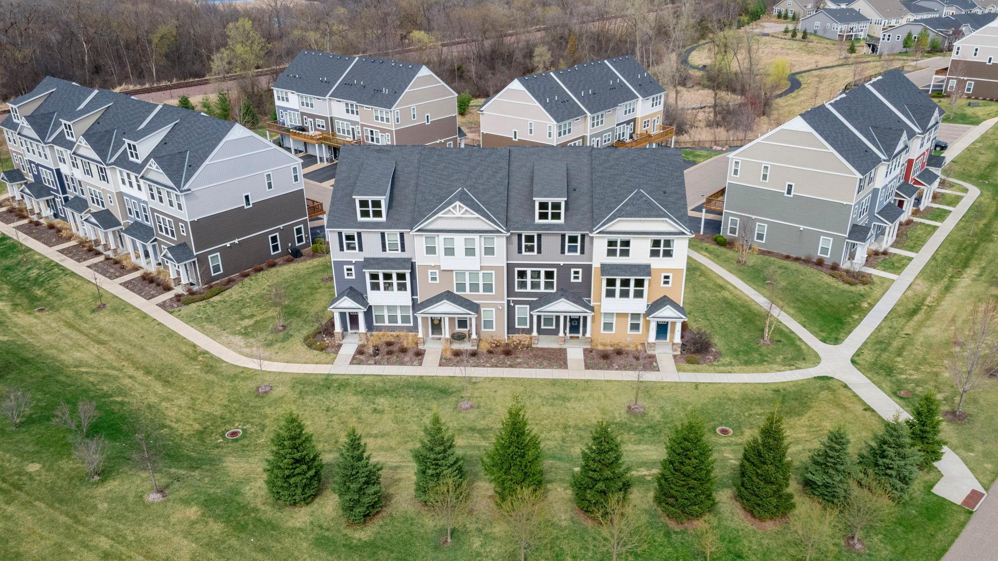 665 Satori Way Chaska, MN 55318 - Photo 2 of 22