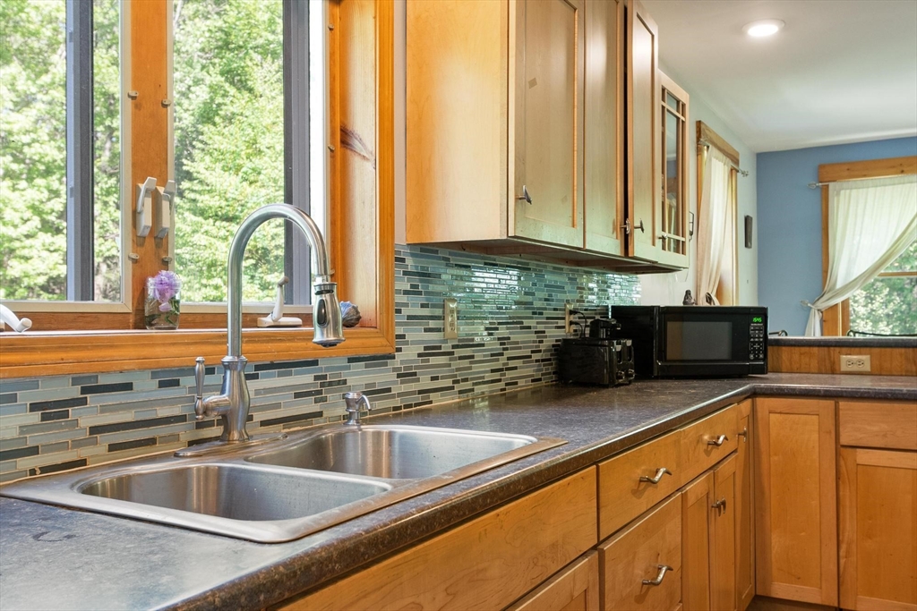 1132 Doe Valley Road Athol, MA 01331 - Photo 10 of 42