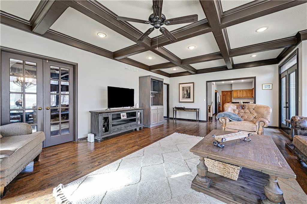 12905 Delmar Street Leawood, KS 66209 - Photo 12 of 36