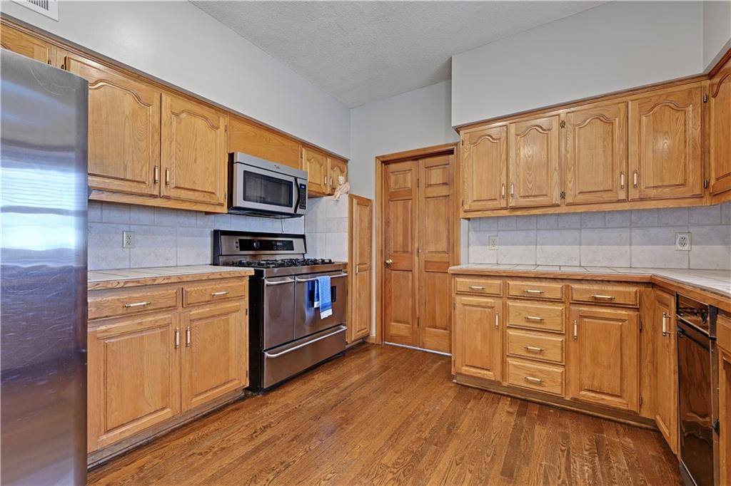 12905 Delmar Street Leawood, KS 66209 - Photo 18 of 36