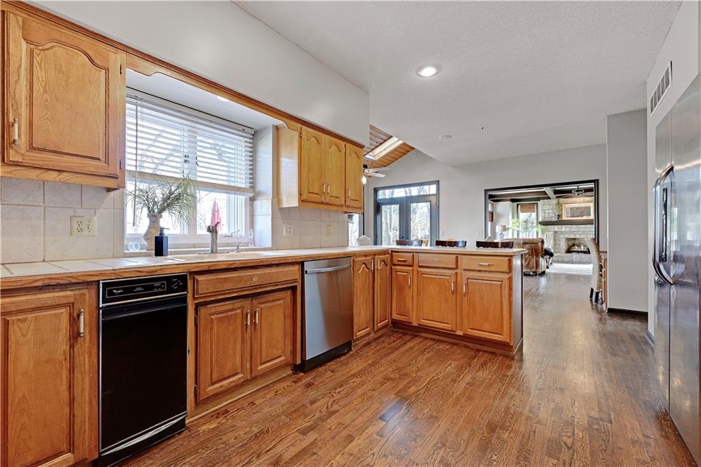 12905 Delmar Street Leawood, KS 66209 - Photo 19 of 36