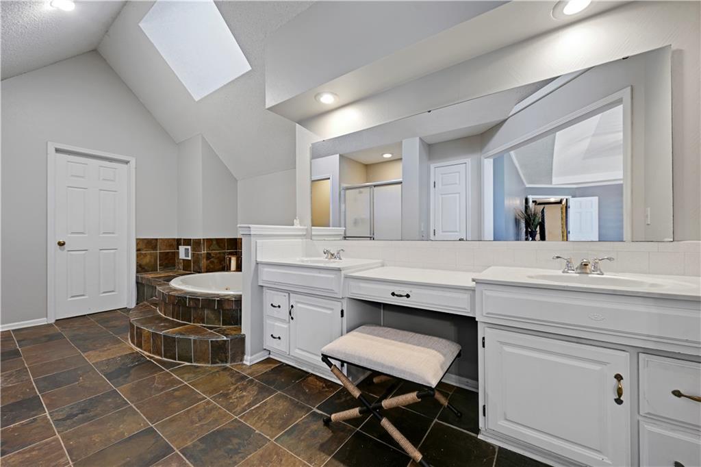 12905 Delmar Street Leawood, KS 66209 - Photo 27 of 36