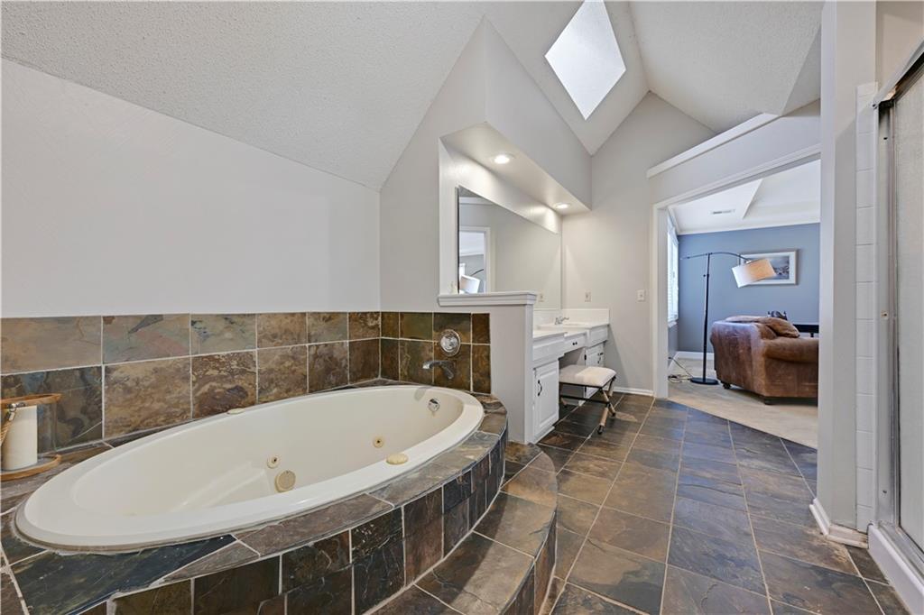 12905 Delmar Street Leawood, KS 66209 - Photo 28 of 36