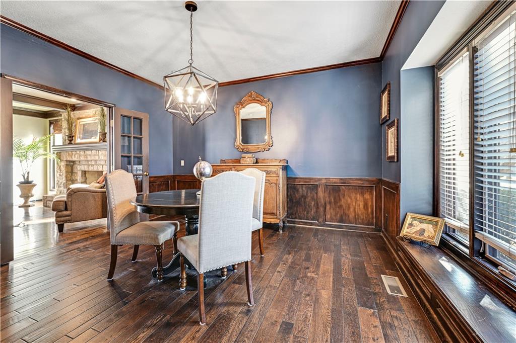 12905 Delmar Street Leawood, KS 66209 - Photo 9 of 36