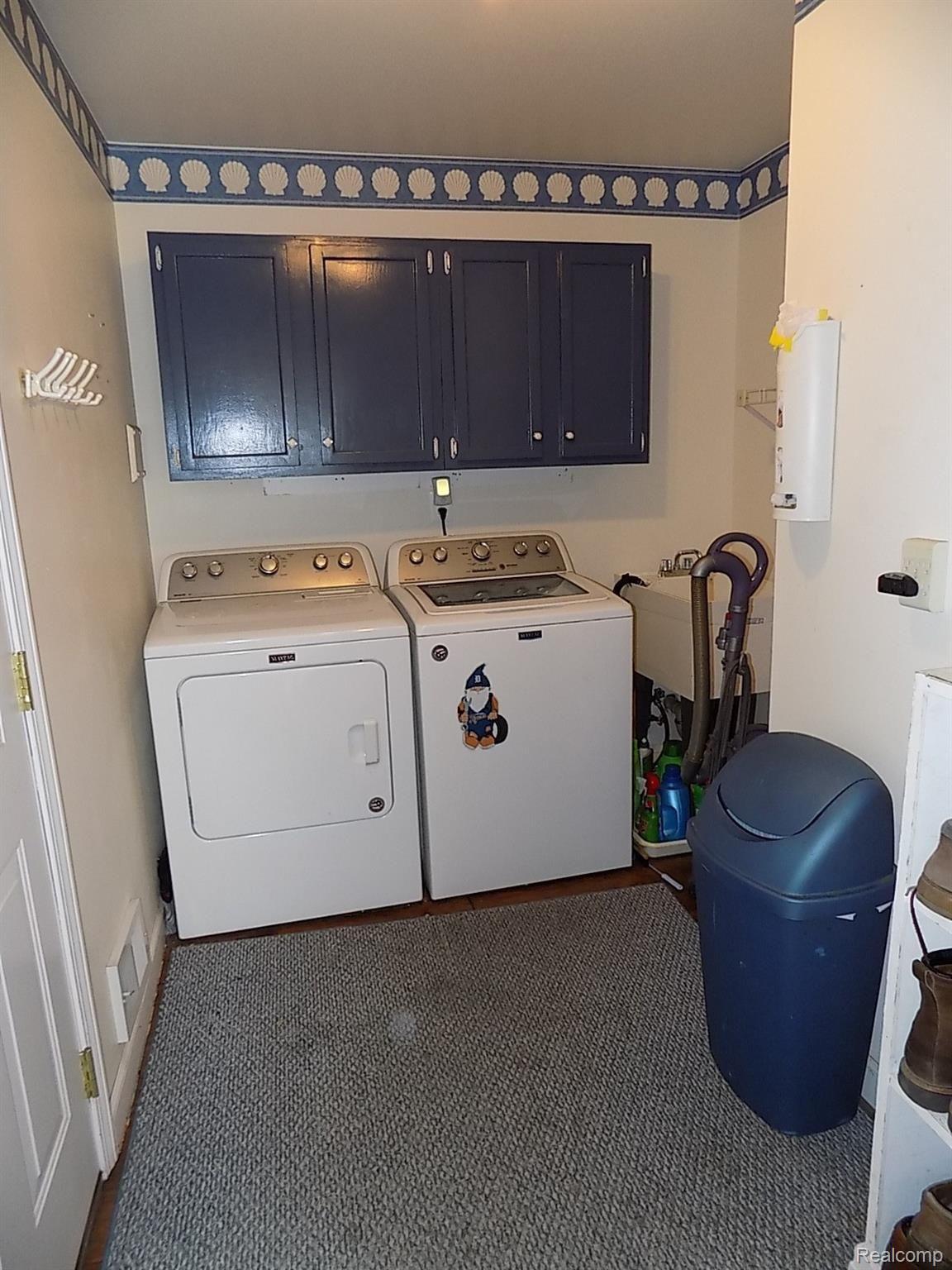 710 Abbey Court Rochester, MI 48307 - Photo 34 of 46 34 - 1st Floor Laundry.JPG