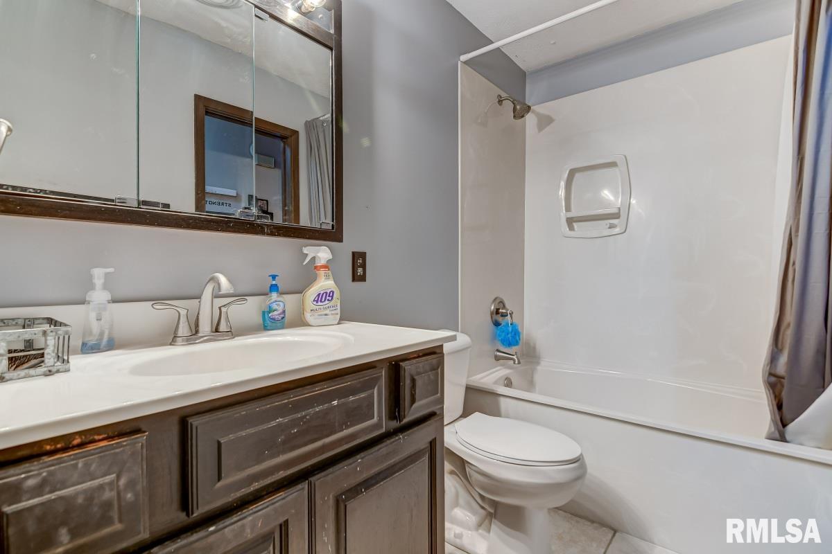 2820 East Black Avenue Springfield, IL 62702 - Photo 19 of 24