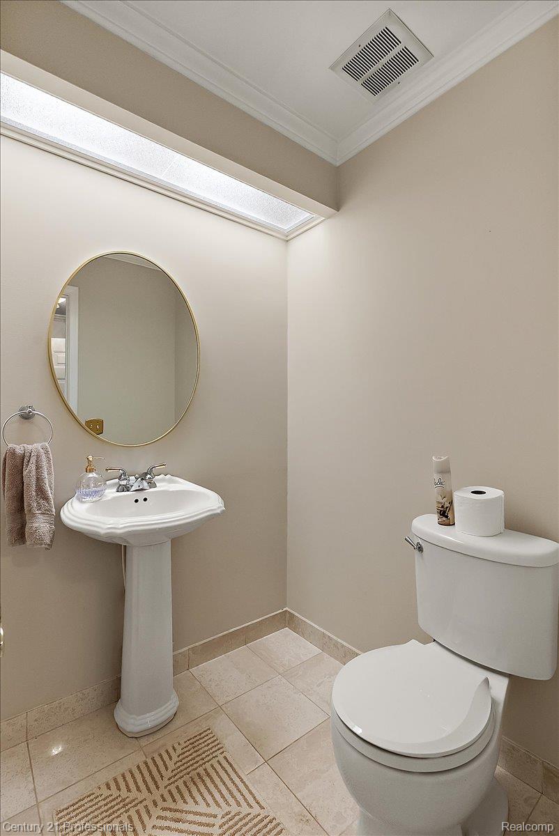 633 Foxhall Road Bloomfield Hills, MI 48304 - Photo 29 of 61 Bathroom