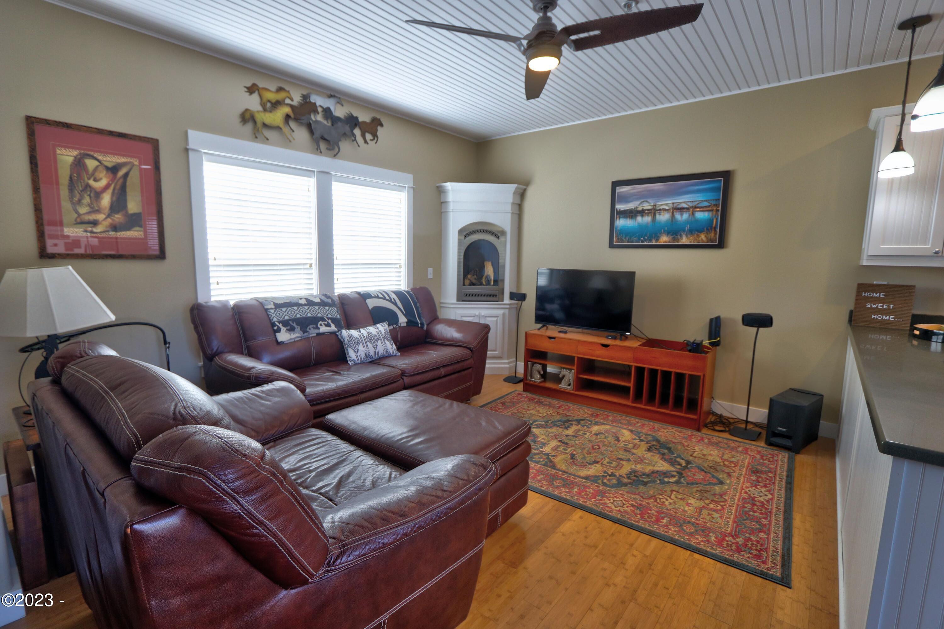 2910 Southwest Brant Street Newport, OR 97366 - Photo 7 of 33 IMG_6684_5_6