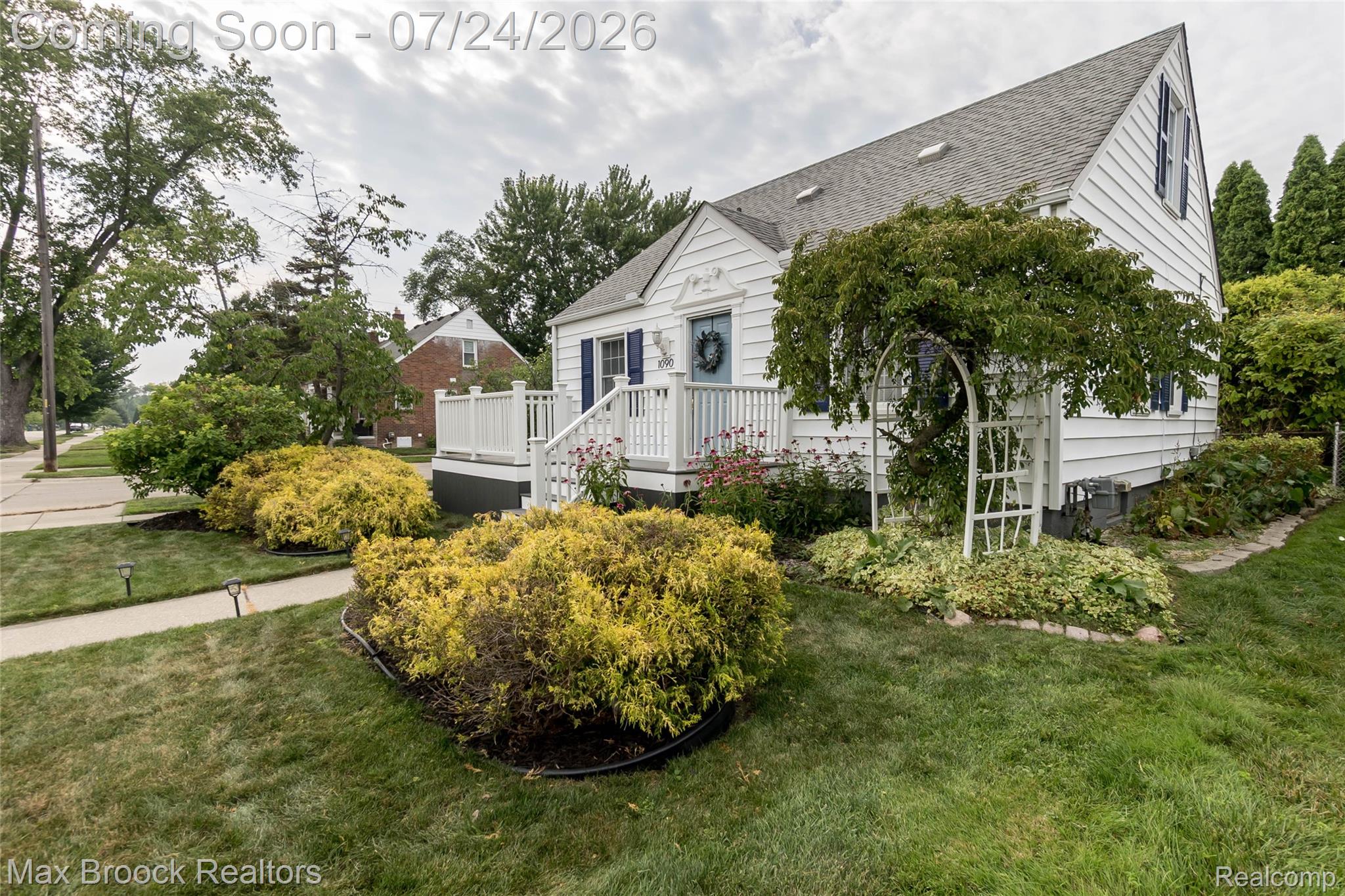 1090 Cambridge Road Berkley, MI 48072 - Photo 38 of 43 008_24.jpg