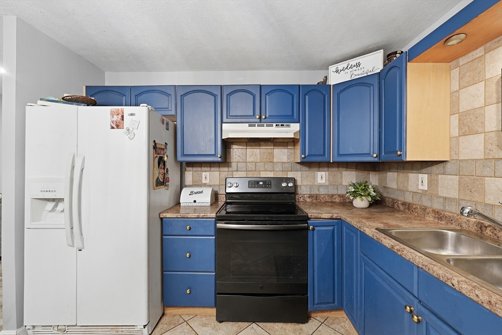 6 Walker Road, Unit 4 North Andover, MA 01845 - Photo 7 of 15