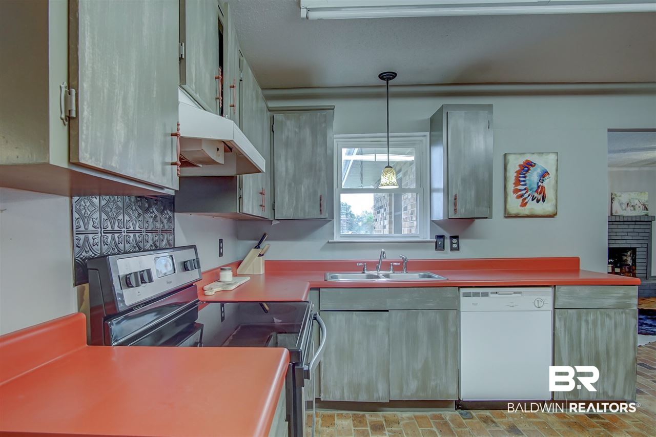 22601 Price Grubbs Road Robertsdale, AL 36567 - Photo 13 of 39 Kitchen