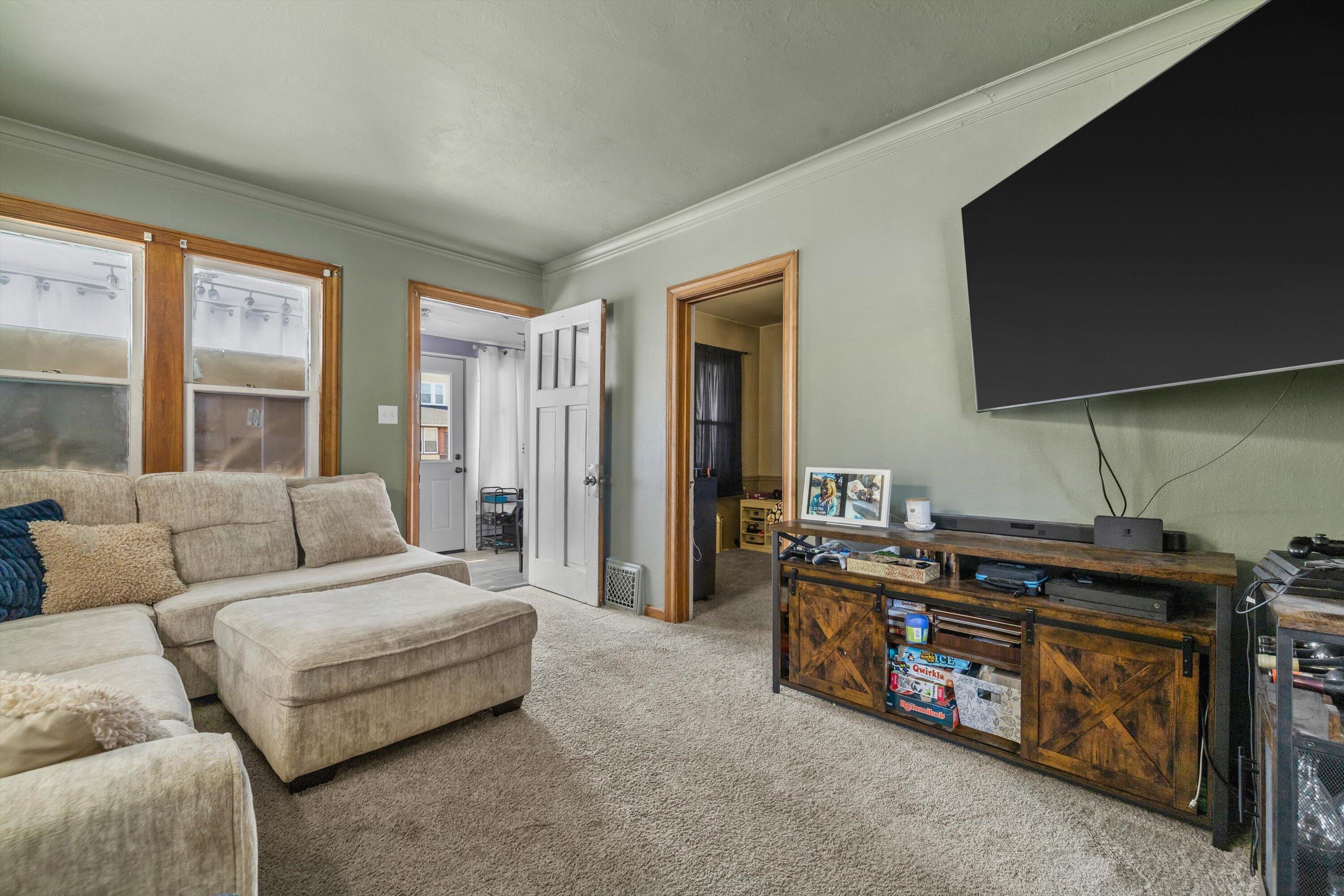 7313 38th Avenue Kenosha, WI 53142 - Photo 4 of 32 04-IMG_2600