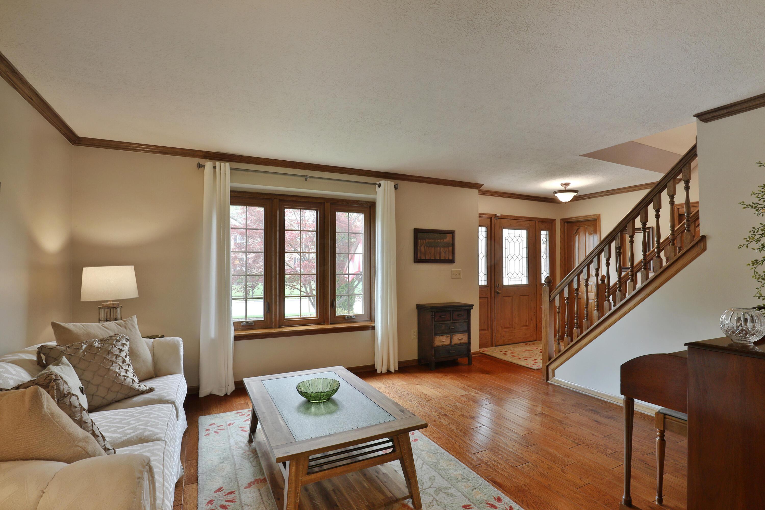 930 Riva Ridge Boulevard Columbus, OH 43230 - Photo 6 of 52 a930-RivaRidge-09