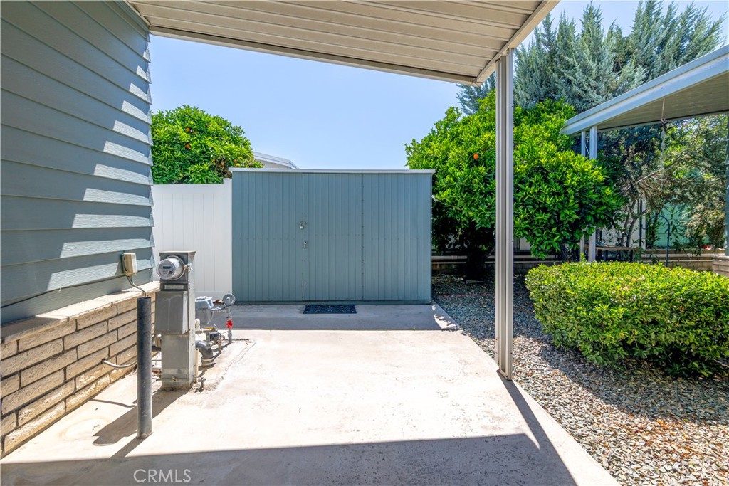 2230 Lake Park Drive, Unit 170 San Jacinto, CA 92583 - Photo 30 of 40 a view of a backyard with plants