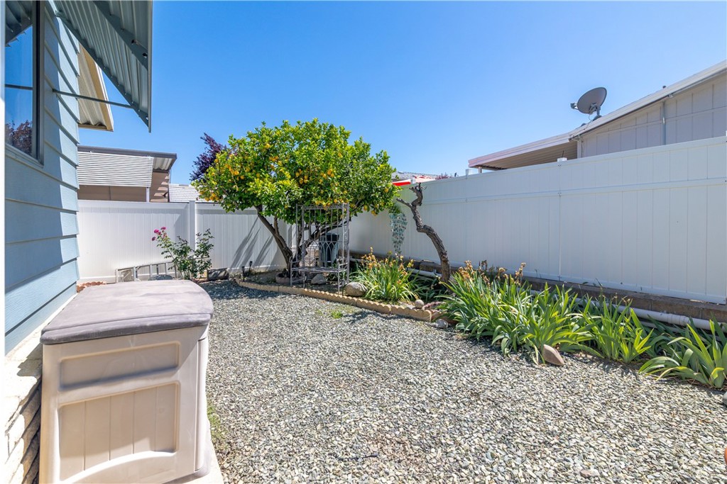 2230 Lake Park Drive, Unit 170 San Jacinto, CA 92583 - Photo 31 of 40 a potted plant sitting in front of a house