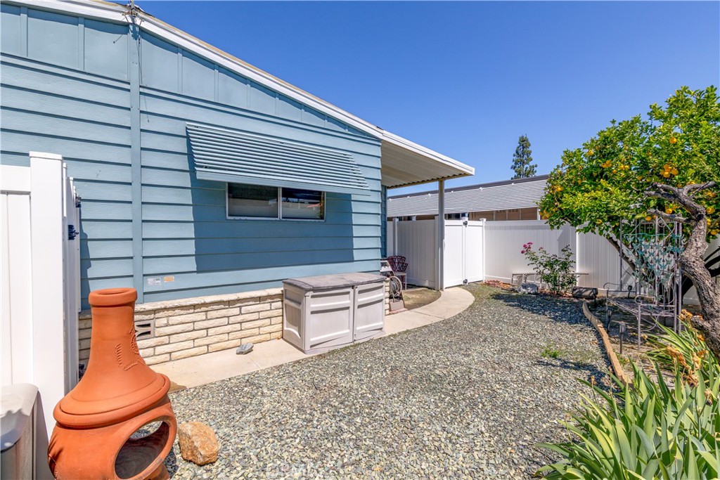2230 Lake Park Drive, Unit 170 San Jacinto, CA 92583 - Photo 32 of 40 a backyard of a house with table and chairs