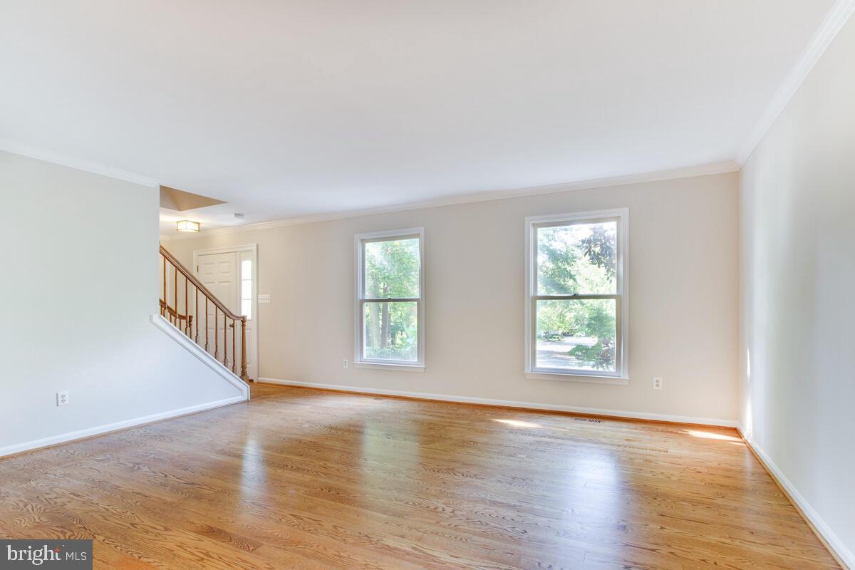 256 Pendleton Court Arnold, MD 21012 - Photo 3 of 37 Living Room