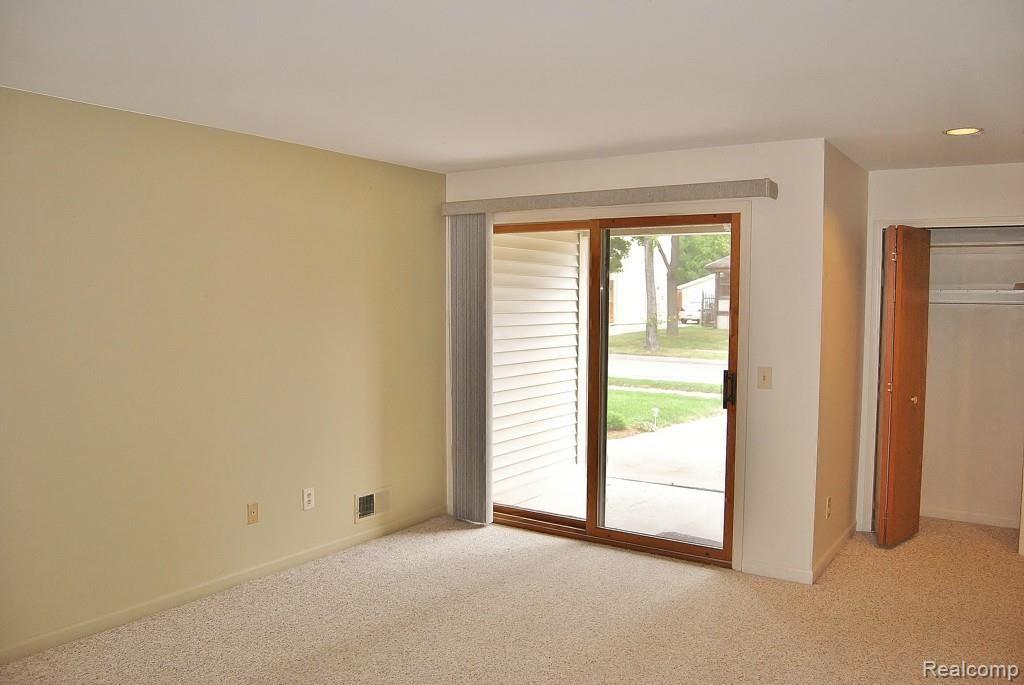 2581 Columbia Road Berkley, MI 48072 - Photo 12 of 21 DSC_0200.jpg