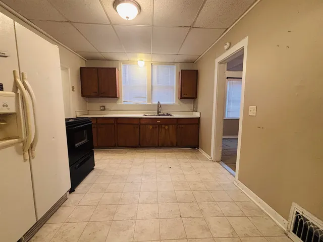 $1,200 | 520 7th Avenue East, Ashland, WI 54806